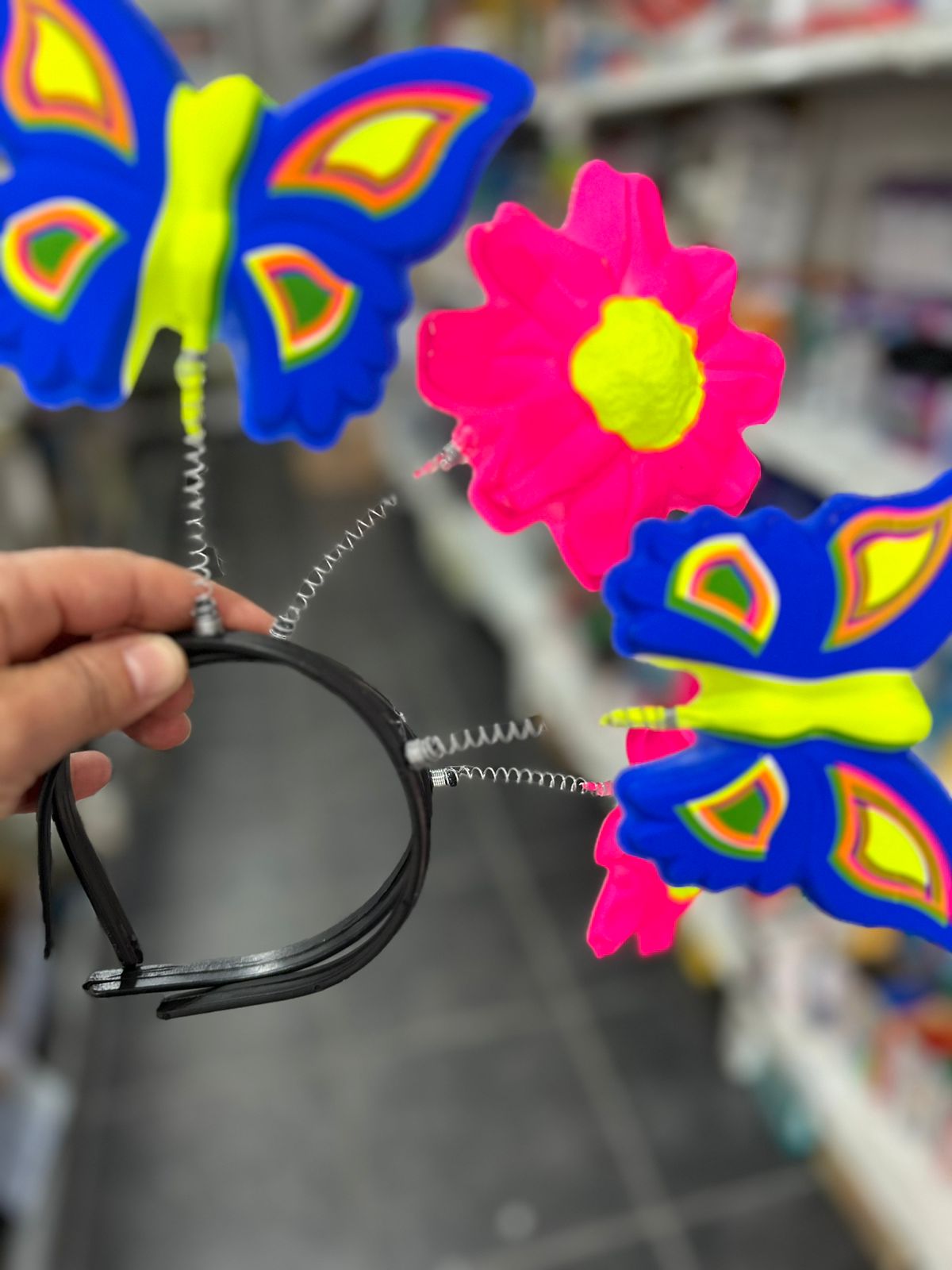 Imagen ilustrativa de VINCHA LOCA MARIPOSA/FLORES x 6